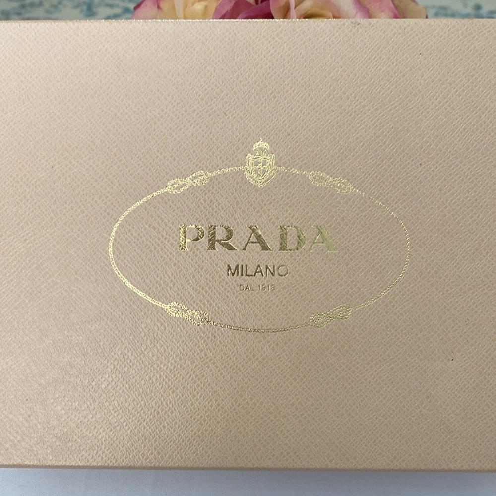Prada Box - Picture 2 of 3